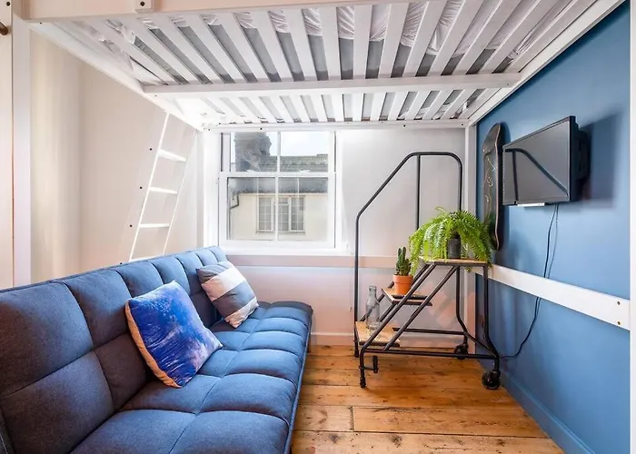 Super Cool, Industrial-Styled House With Parking Villa Brighton