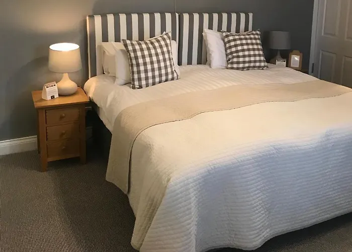 Cheltenham hotels near Pittville Park