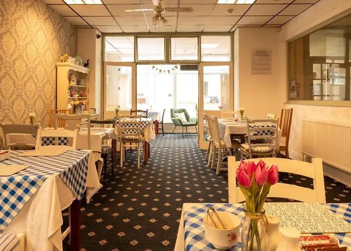 Blackpool hotels near Blackpool Zoo