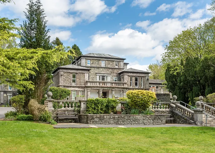 Windermere hotels near Holehird Gardens