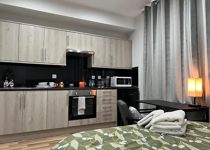 Mia Residence - Entire Studio Apartment - City View - London - Next To Ealing Broadway Station