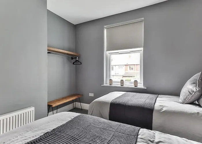 Luxury Spacious Pad With Games Room Sheffield