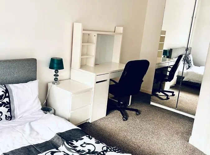 Private Room Close To Leeds University And City Centre