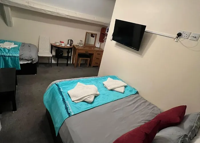 Whitby hotels near Pannett Park