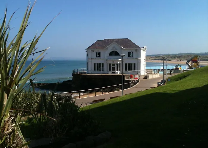 Portrush hotels near Barry's Amusements