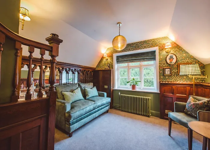 Farnham (Surrey) Hotels