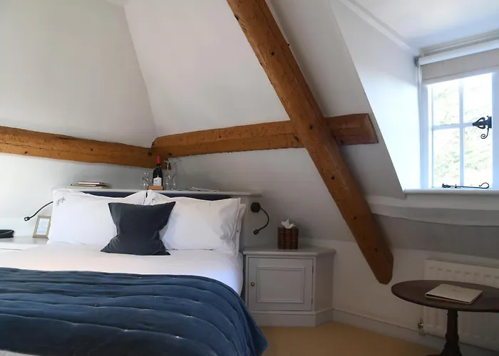Wareham Hotels