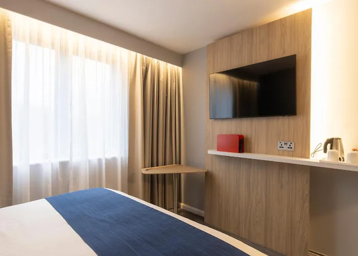 Poole hotels near Poole Harbour