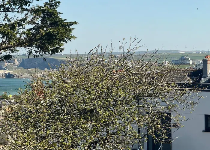 Oyo Shore Surf Lodge Newquay 