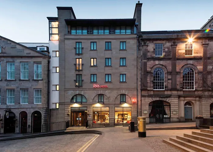 Edinburgh hotels near Camera Obscura and World of Illusions