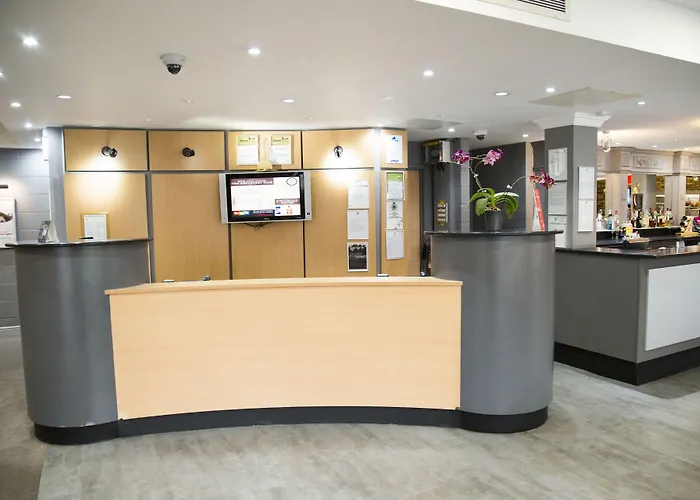 Kingston upon Hull hotels near The Deep