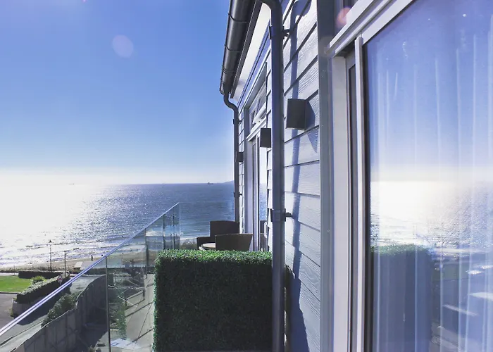 Falmouth Hotels