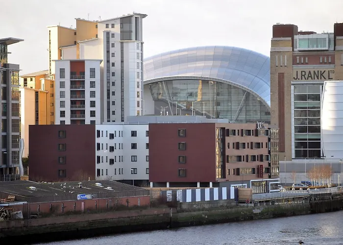 Newcastle upon Tyne hotels near Victoria Tunnel