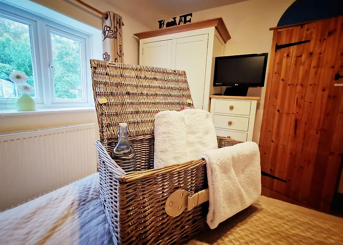 Countryside Retreat: Cosy Room with Fireplace and Balcony Views Lyme Regis
