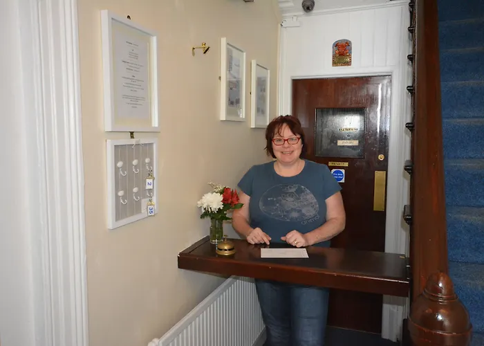 Leonardos Guest House Swansea