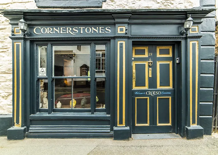 Private Self Catering Accommodation, Cornerstones, 16Th Century Luxury House Overlooking The River Llangollen