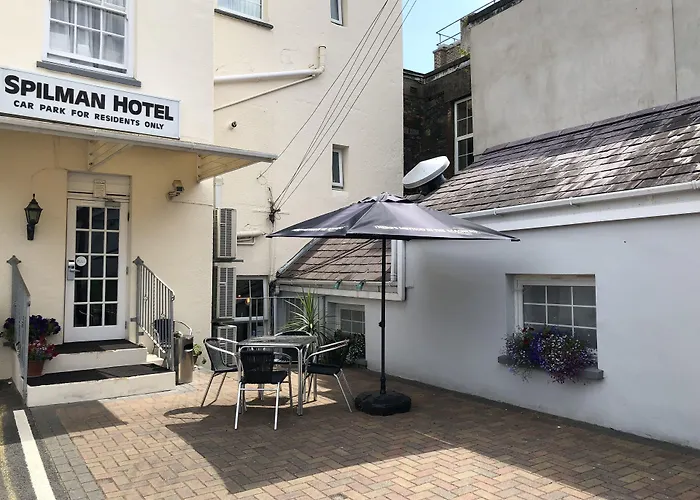 Llanboidy Hotels