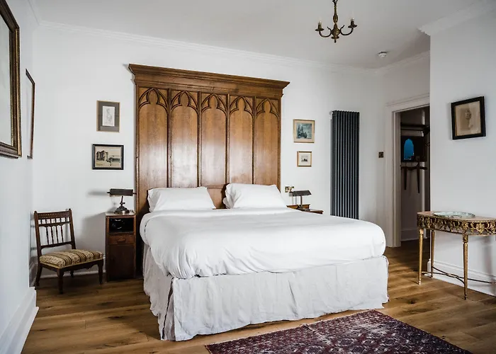 Crewkerne Hotels