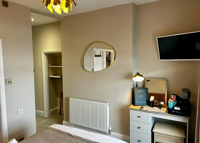 Llanbrynmair Hotels