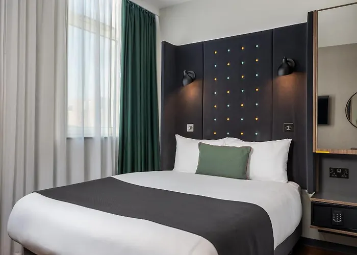Hostels near Camden Road in London