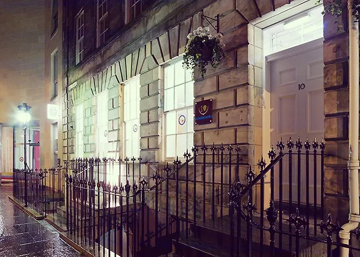 Edinburgh hotels near National Museum of Scotland