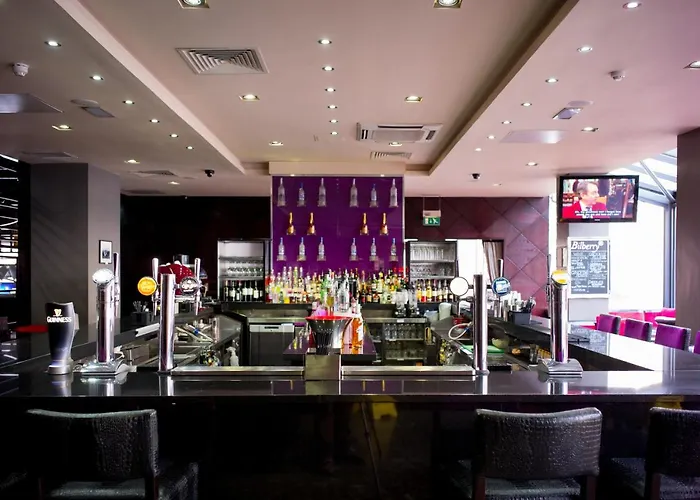 Glasgow hotels near Glasgow Cathedral