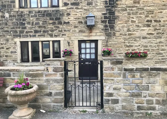 Private The Cottage, Cosy 2 Bedroom Pet Friendly Perfect For Contractors Free Secure Parking,Cctv Leeds 