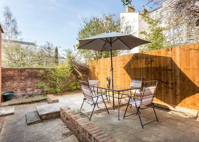 Private Curb Properties - Fabulous Town House 5 Min Walk To Town Centre Cheltenham