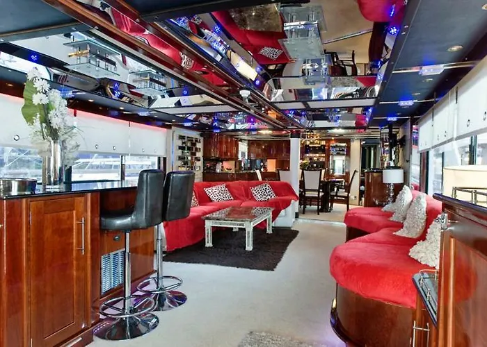 Absolute Pleasure Yacht Hotel London