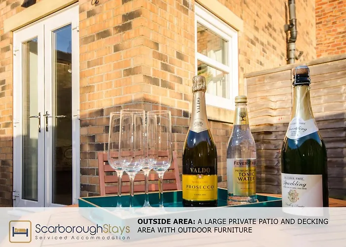 Hibernia Place, 3 Bedroom Townhouse With Patio & Seating Area - Free Parking Scarborough